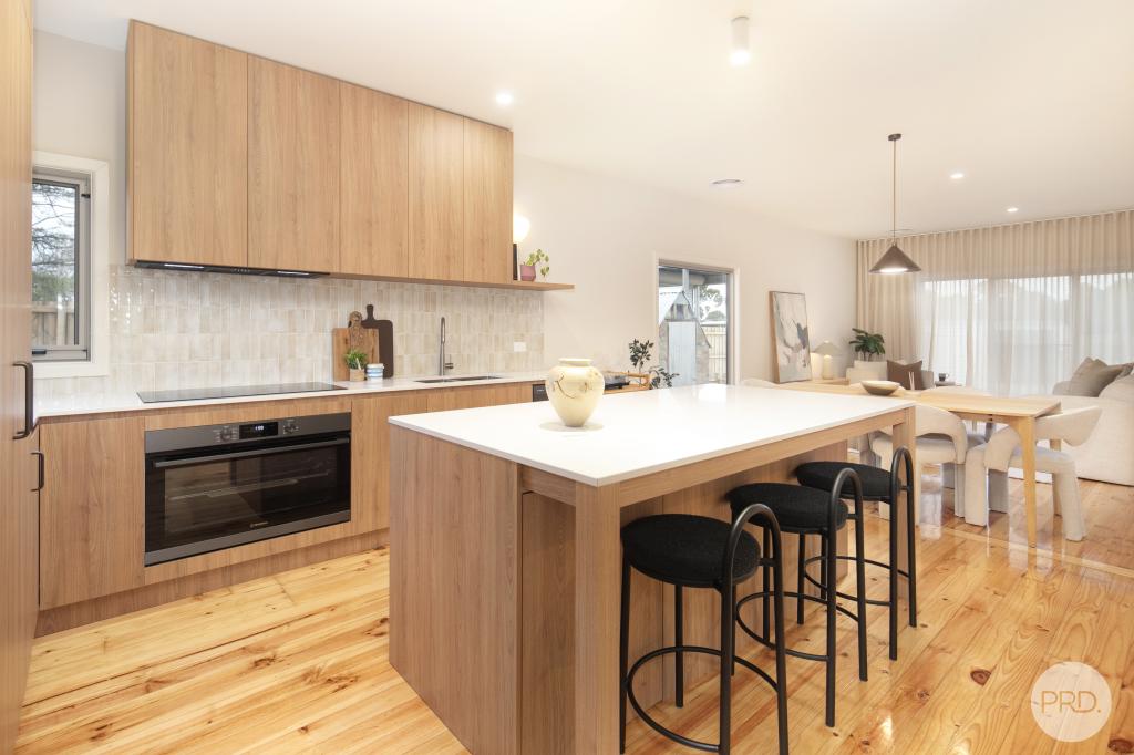 2 BROOMFIELD RD, CRESWICK, VIC 3363