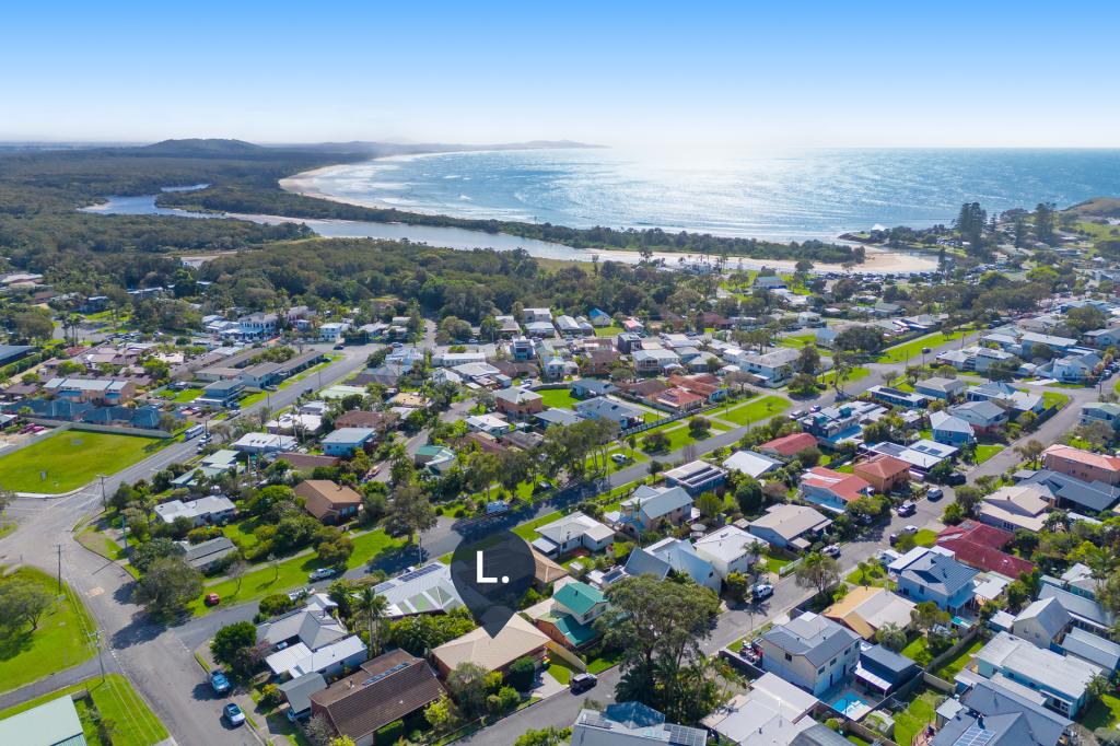33 Hodgson St, Crescent Head, NSW 2440