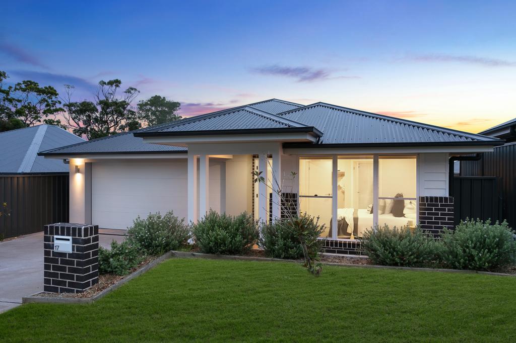 17 BREEZE ST, GWANDALAN, NSW 2259