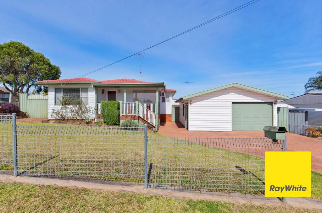 18 Neville St, Colyton, NSW 2760