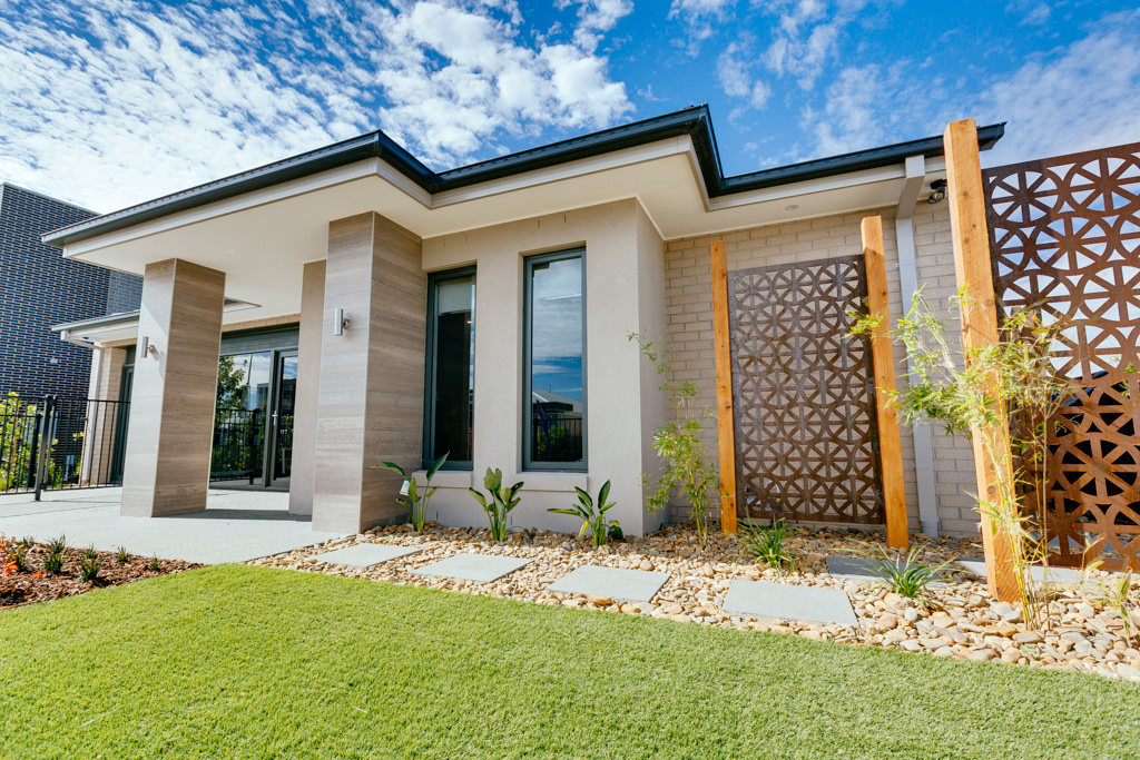 5 Tallrush St, Clyde North, VIC 3978