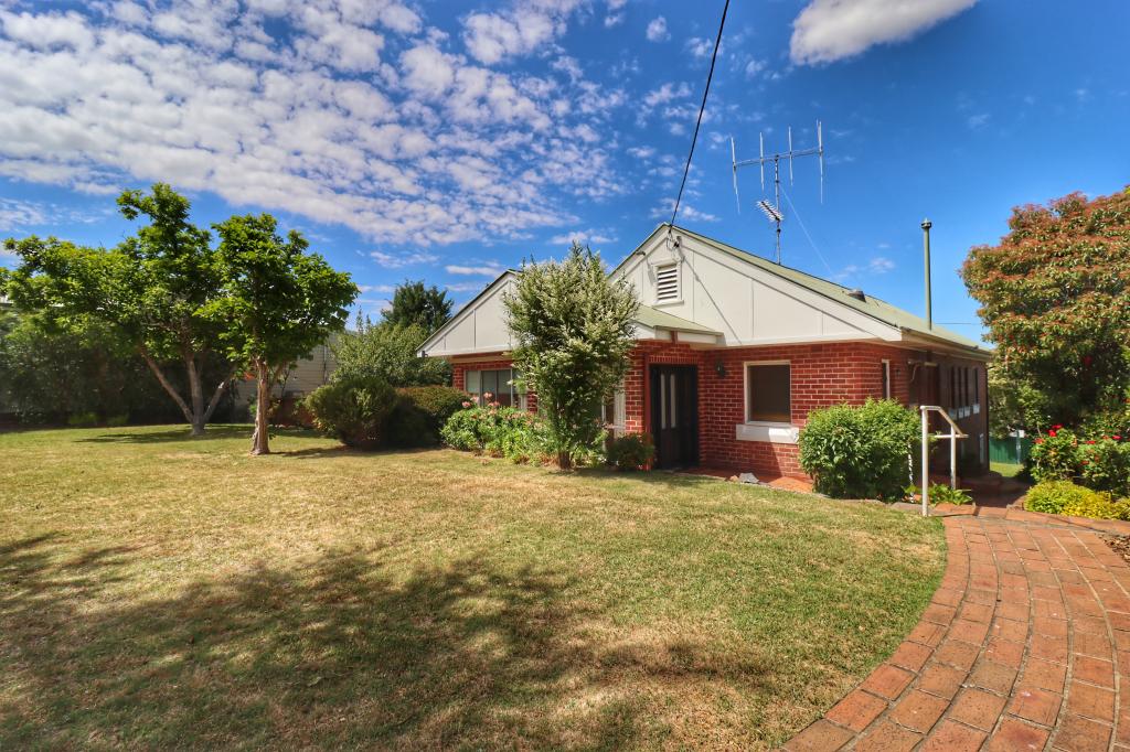 21 Carleton St, Cowra, NSW 2794