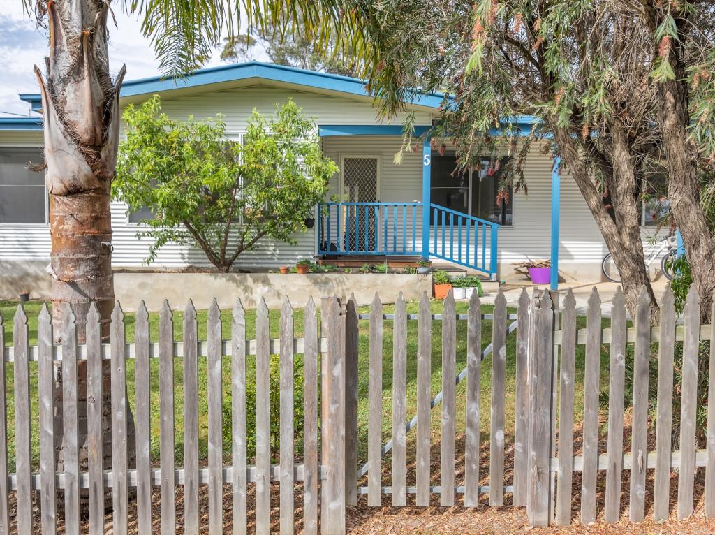 5 Hunter St, Mallacoota, VIC 3892