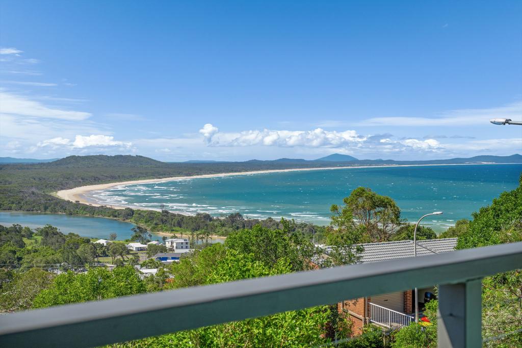 27 Comara Tce, Crescent Head, NSW 2440