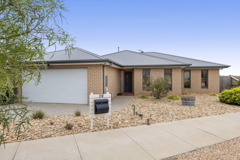 19 Sublime Point Rd, Bacchus Marsh, VIC 3340