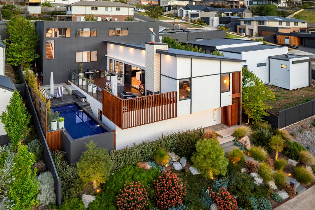 112 MILL RACE RD, HIGHTON, VIC 3216