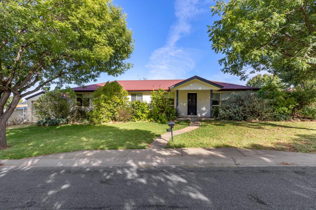 3 Madin Pl, Estella, NSW 2650