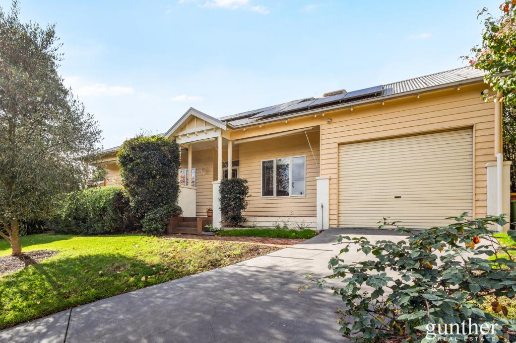 28 St Leonards Rd, Healesville, VIC 3777