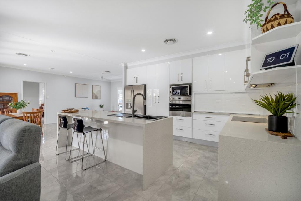 8 Young Cct, Kirwan, QLD 4817