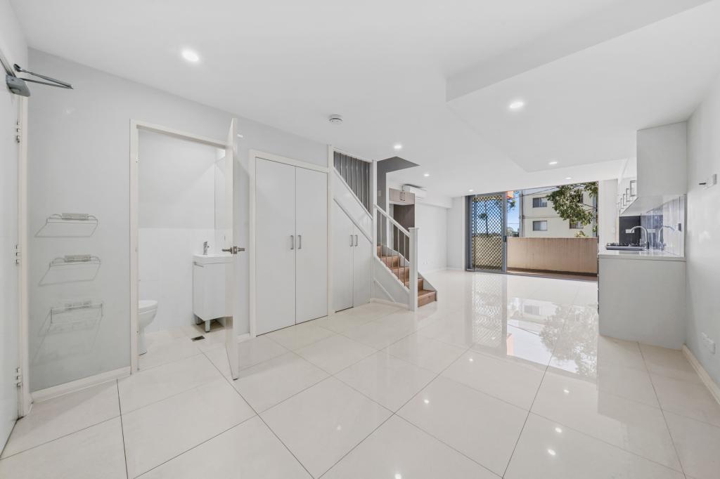 215/12 Fourth Ave, Blacktown, NSW 2148