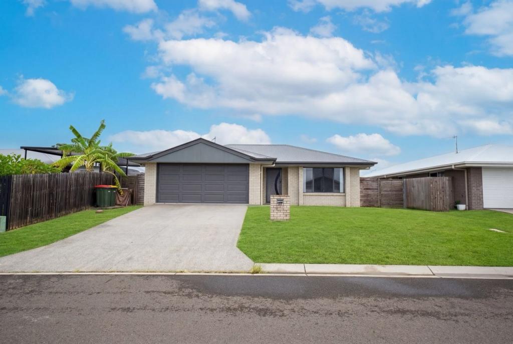 17 Larissa Way, Urangan, QLD 4655
