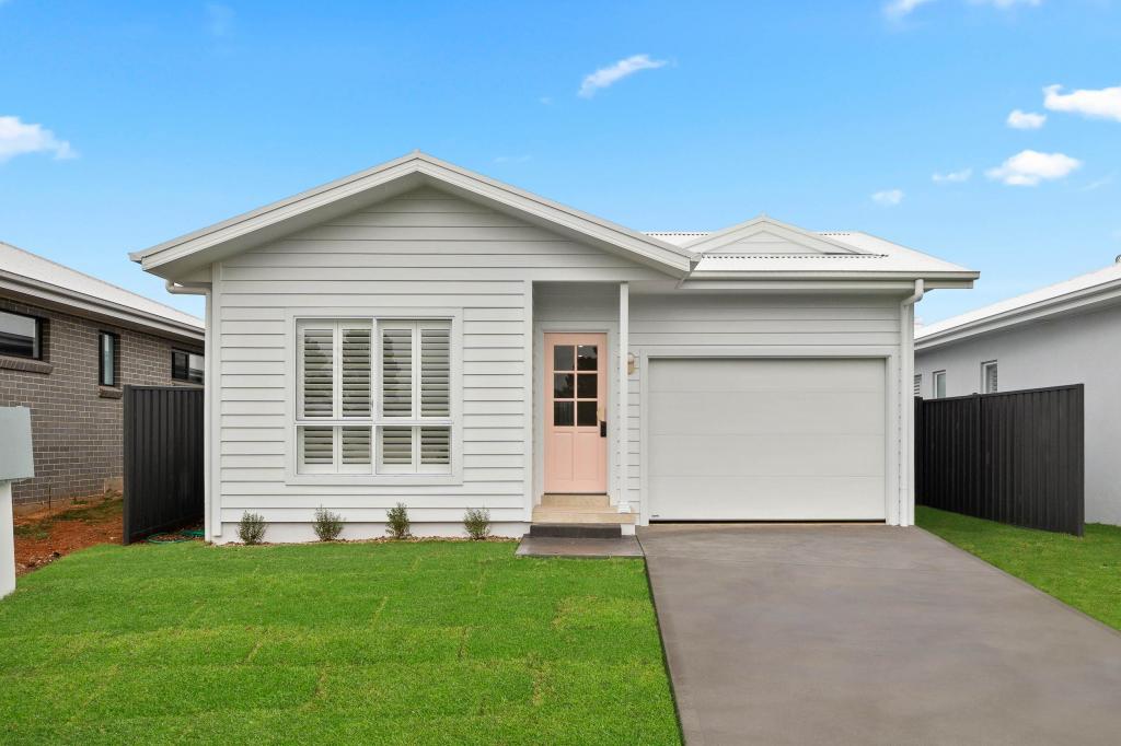 32A MADELEINE DR, GOULBURN, NSW 2580