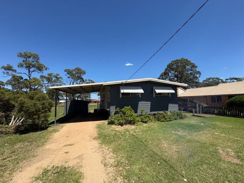 35 Milligan St, Oakey, QLD 4401