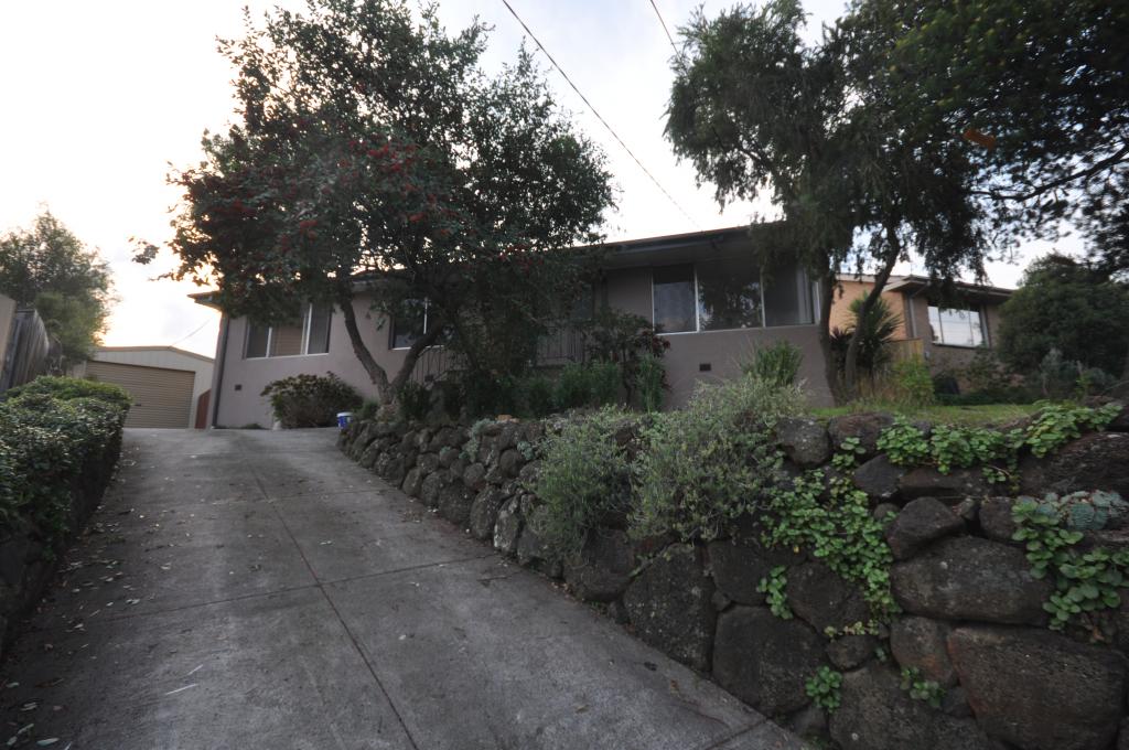 29 Pinehills Dr, Greensborough, VIC 3088