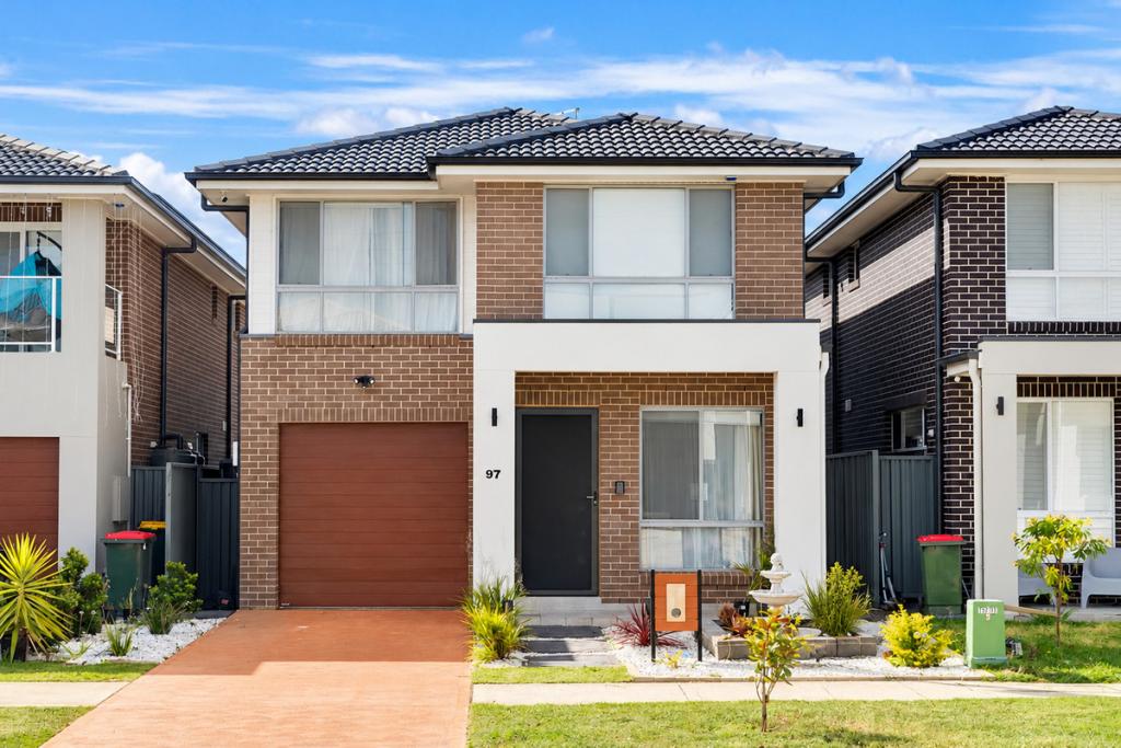97 CRANBOURNE ST, RIVERSTONE, NSW 2765