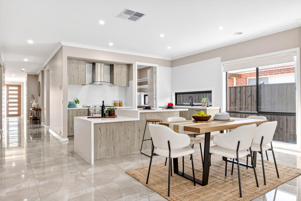 13 Dexter Cres, Clyde North, VIC 3978