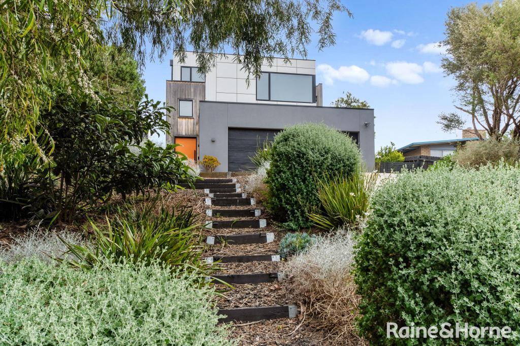 28 Fairhills Dr, Rye, VIC 3941