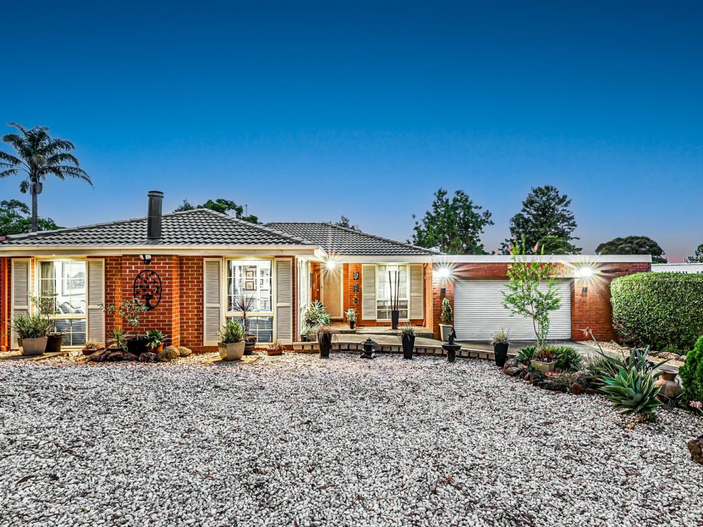 6 ROBIN CT, PAKENHAM, VIC 3810