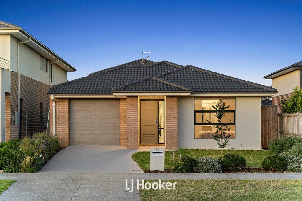 29 Tamarind Rd, Cranbourne North, VIC 3977