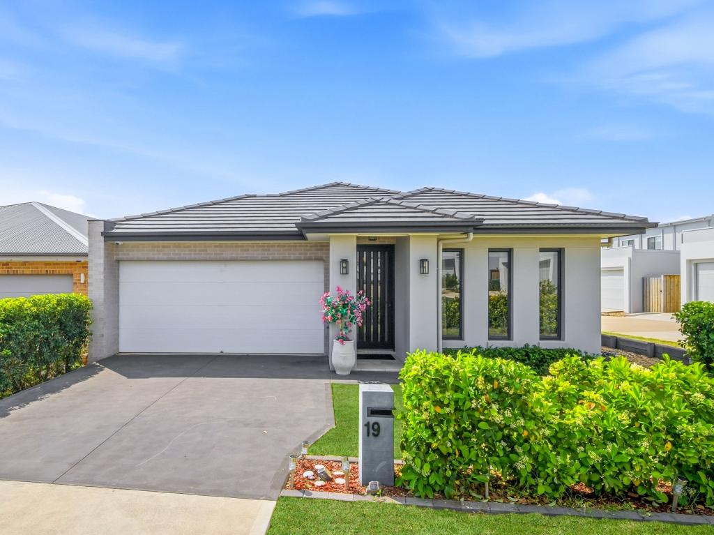 19 Songbird Cl, Oran Park, NSW 2570