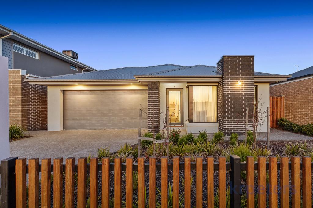 8 Baxter St, Clyde North, VIC 3978