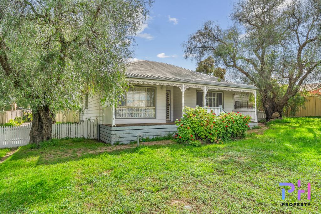 4 Johnson St, California Gully, VIC 3556