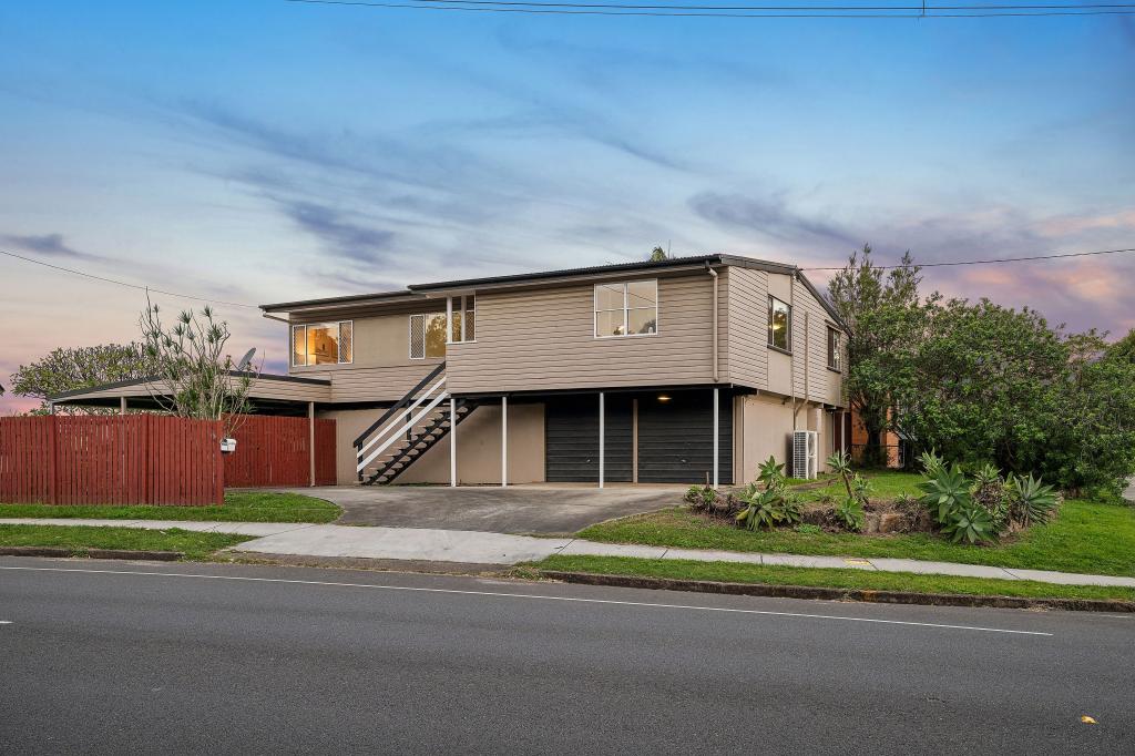1 Dunbil Ave, Ferny Hills, QLD 4055