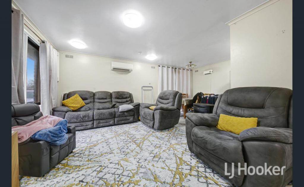 14 Bennett St, Melton South, VIC 3338