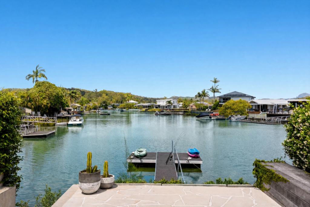 4 Bradshaw Dr, Currumbin Waters, QLD 4223