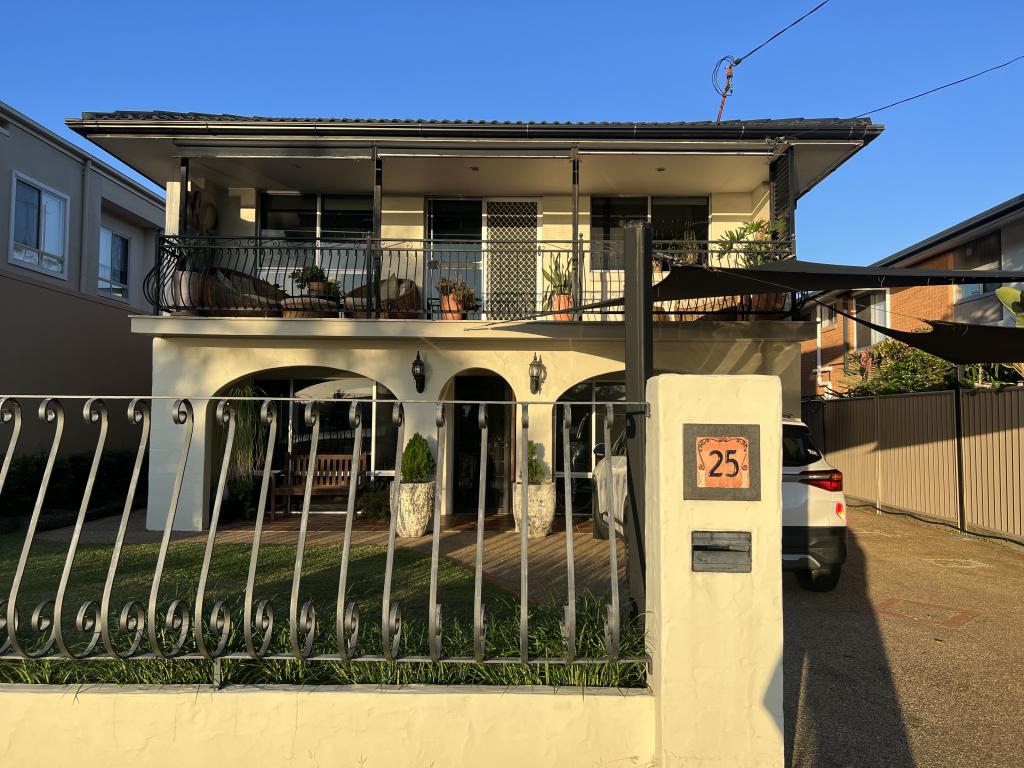 25 Paradise Pde, Paradise Point, QLD 4216