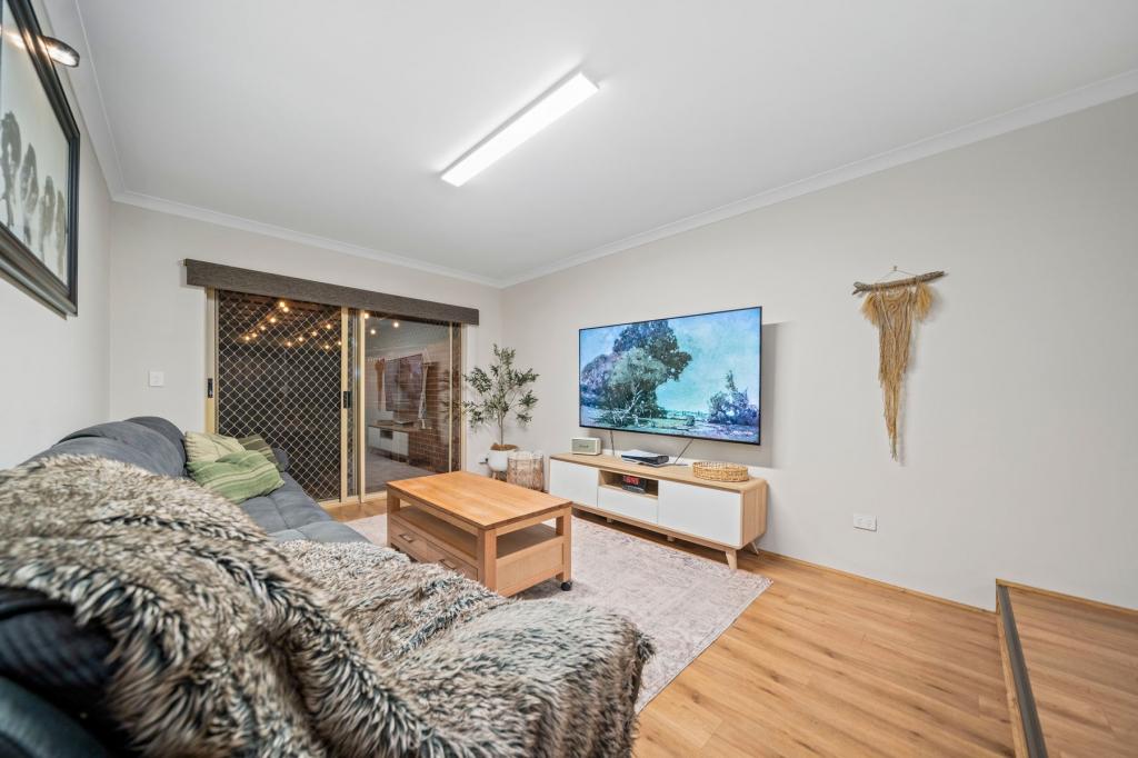 6 Dartford Cres, Marangaroo, WA 6064