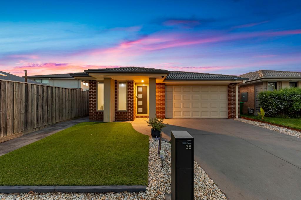 38 Meadows Dr, Officer, VIC 3809