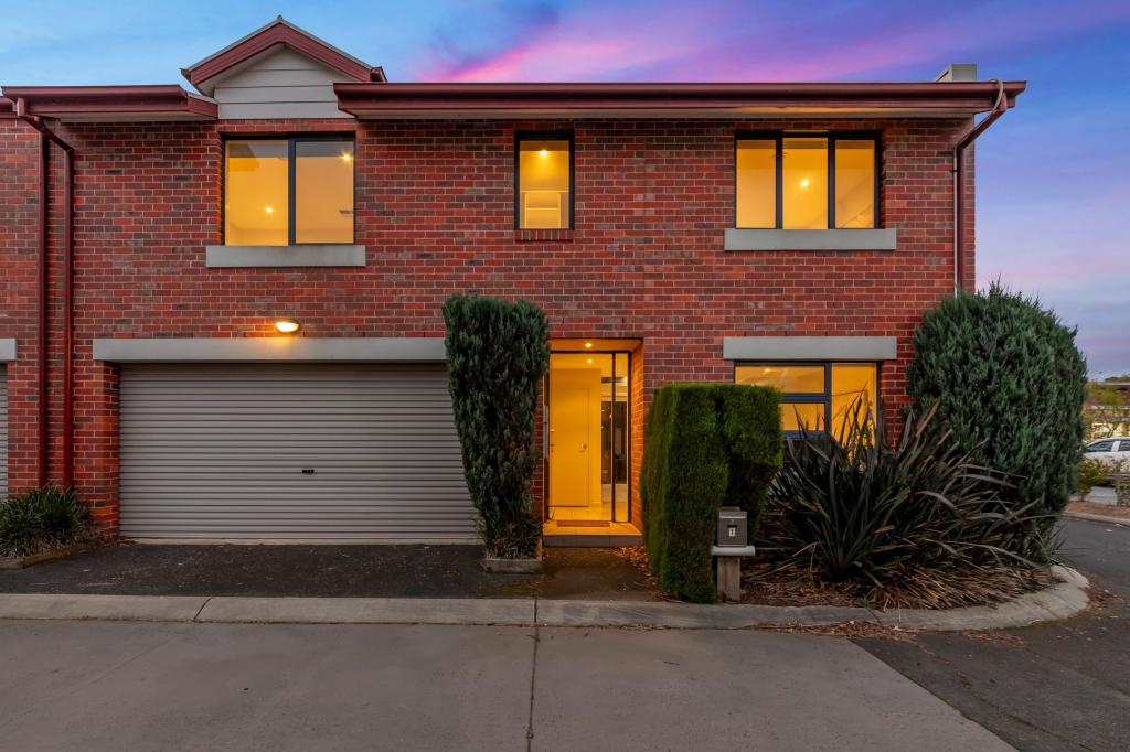 1 Oaks Lane, Pakenham, VIC 3810