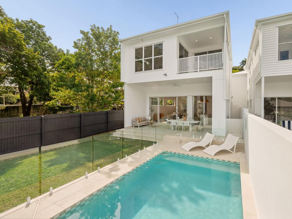 42 Barton Pde, Balmoral, QLD 4171