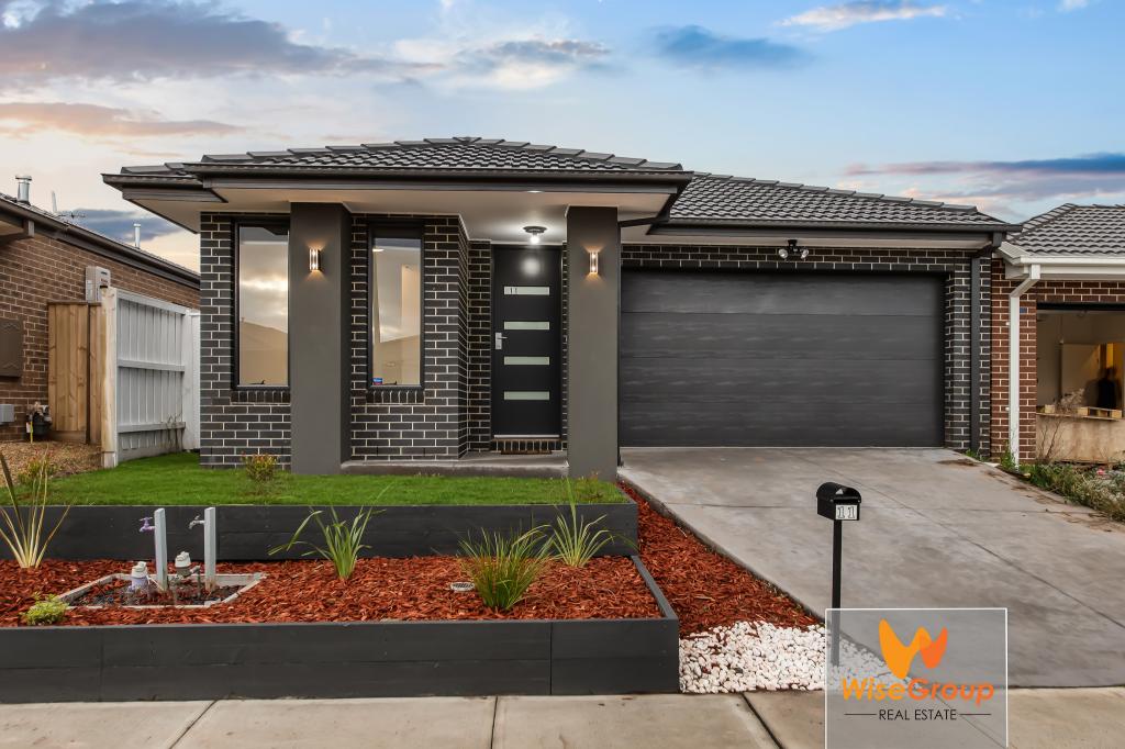 11 Stanley Dr, Officer, VIC 3809