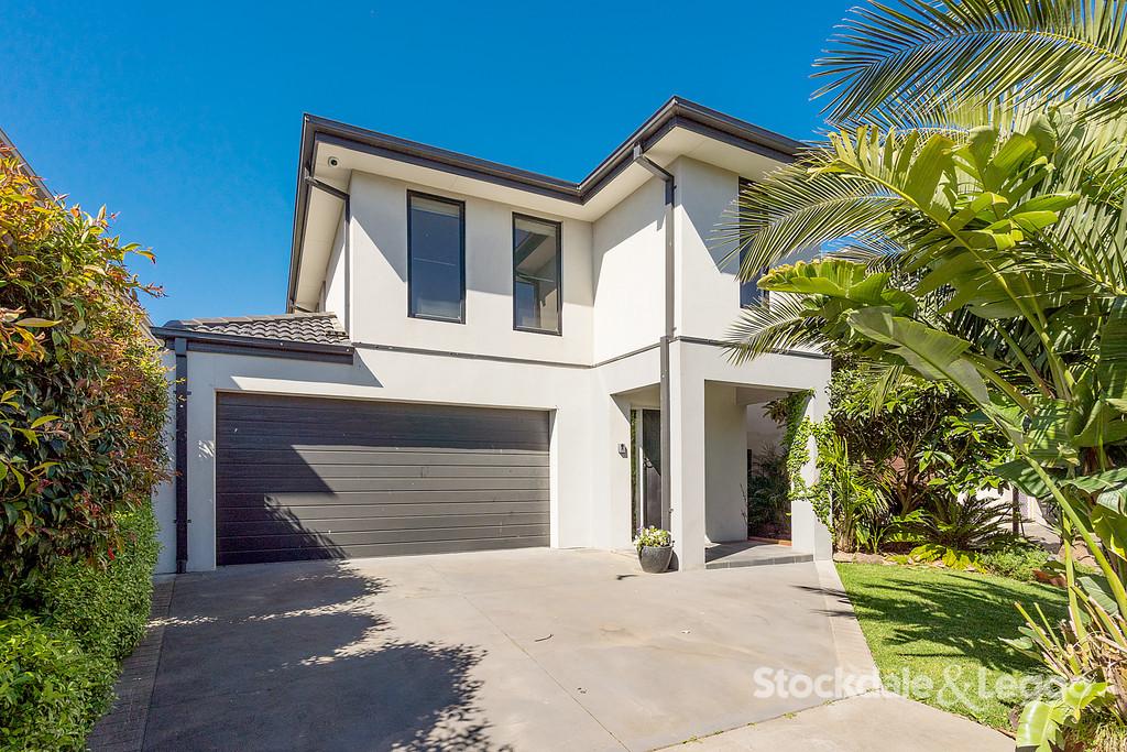 42 Highbury Cct, Craigieburn, VIC 3064