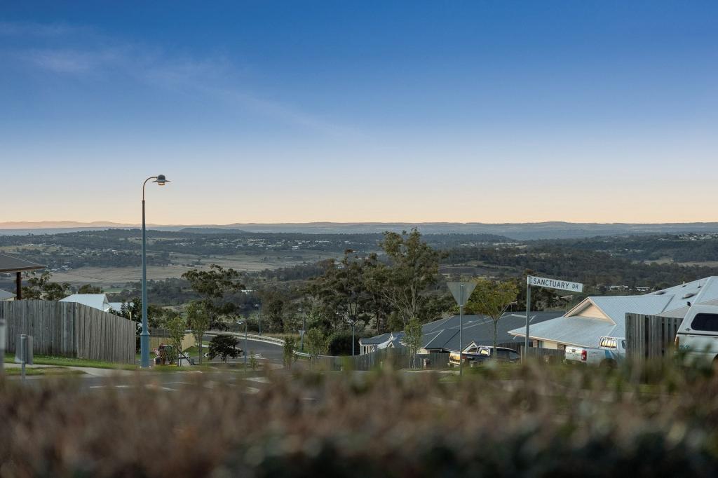 1/26 Sanctuary Dr, Cranley, QLD 4350