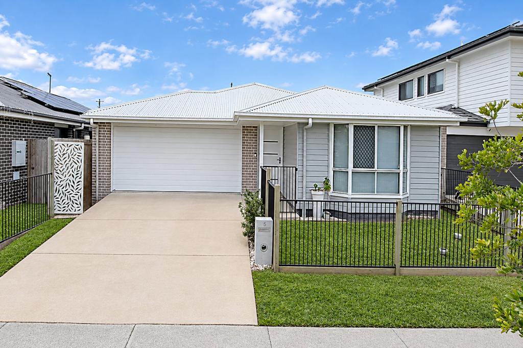 5 Dannielle Cct, Lawnton, QLD 4501