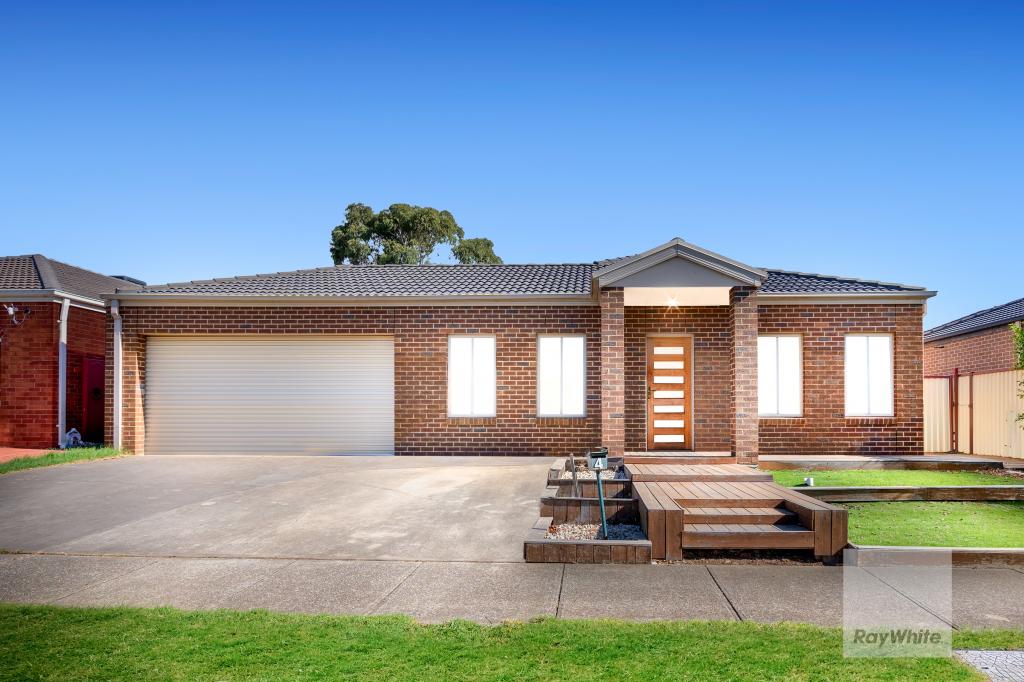 4 Dunbarrim Ave, Cairnlea, VIC 3023