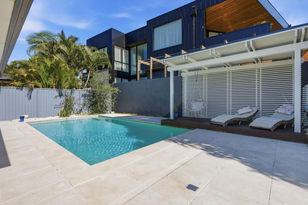 10 Denawen St, Palm Beach, QLD 4221
