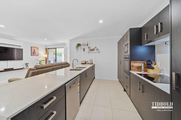 11 Meredith Pl, Redland Bay, QLD 4165