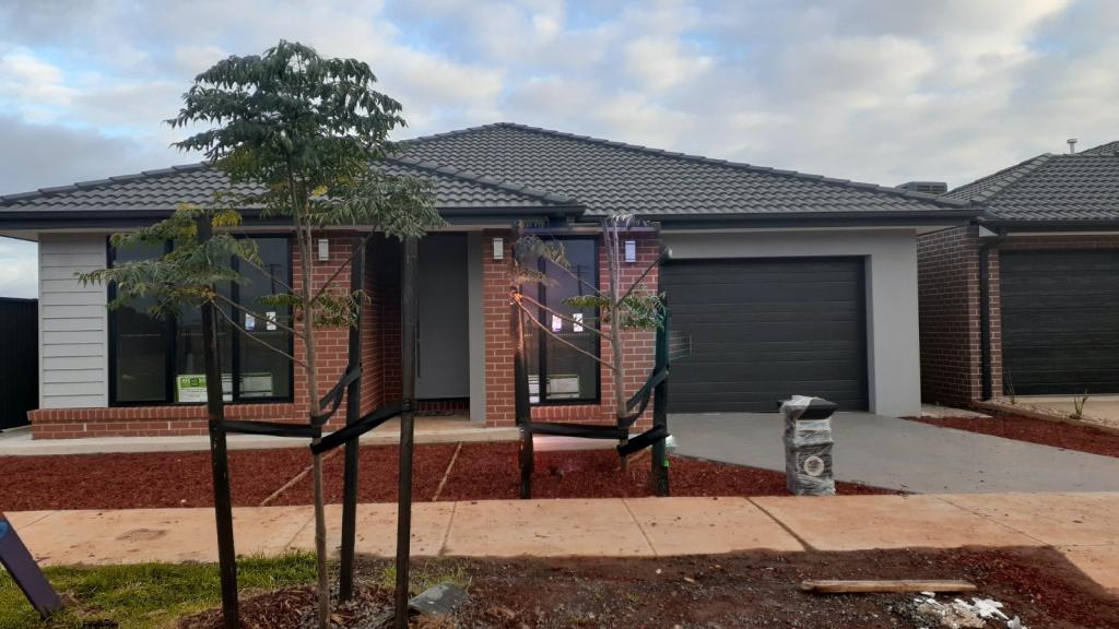 35 Becontree Cres, Strathtulloh, VIC 3338