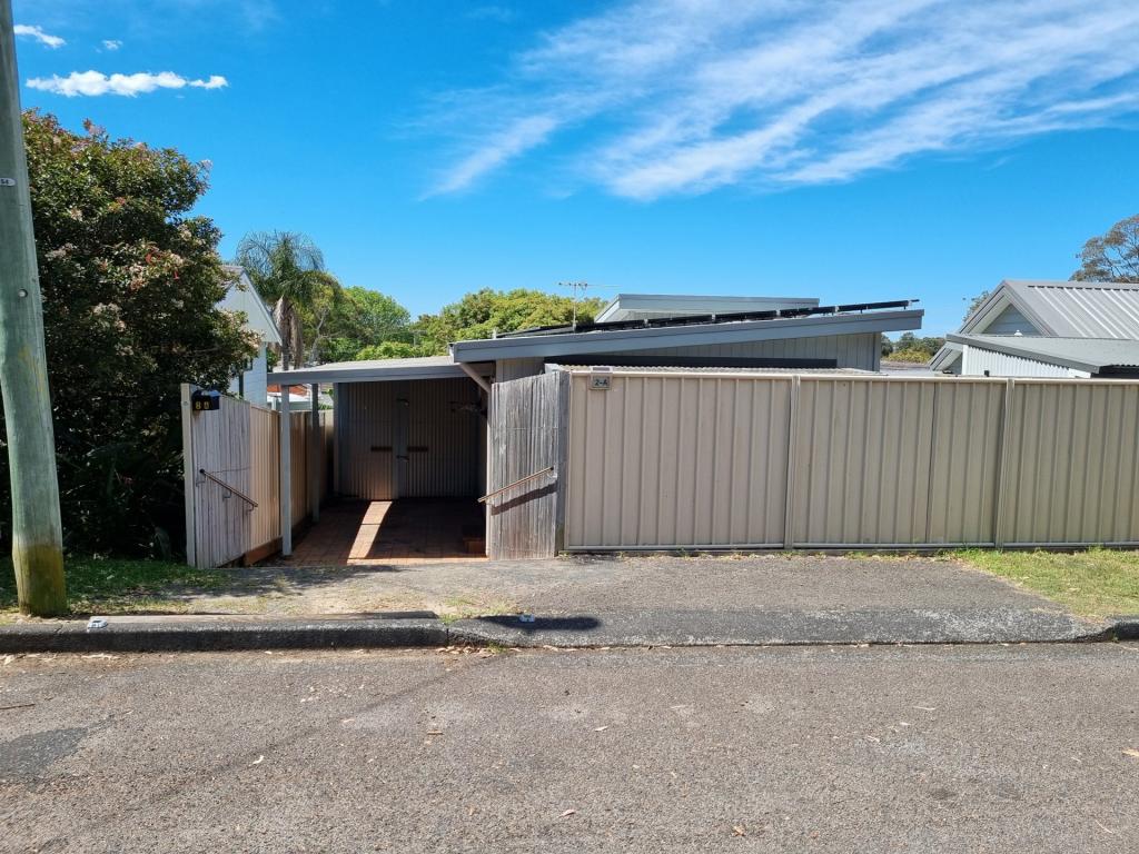 2a Delia Ave, Budgewoi, NSW 2262