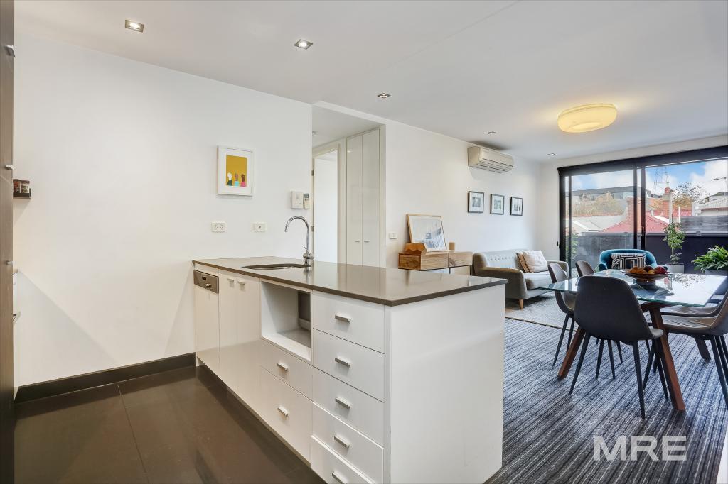 17/17 Robe St, St Kilda, VIC 3182