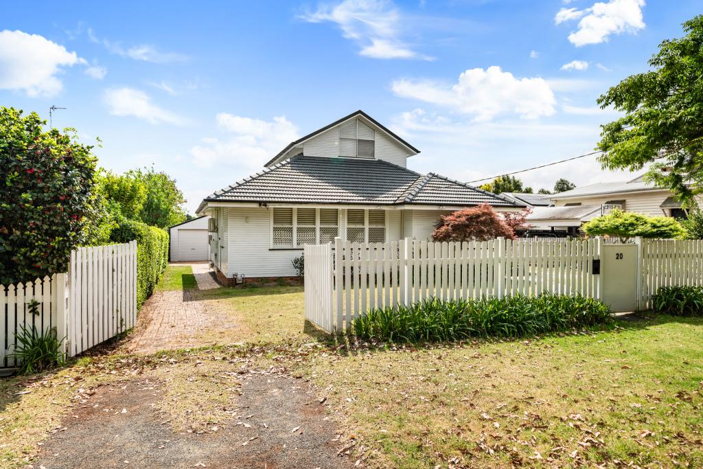 20 Lydwin Cres, East Toowoomba, QLD 4350