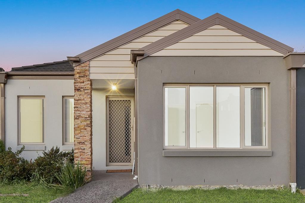 82 SABEL DR, CRANBOURNE NORTH, VIC 3977