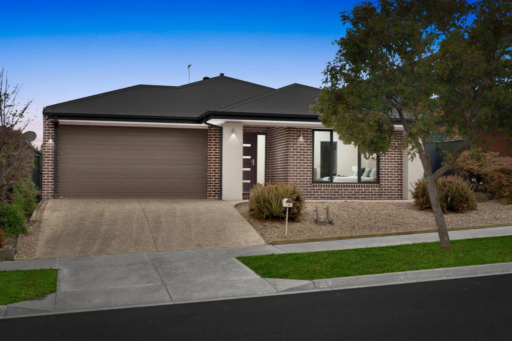 11 Murrayfield St, Cranbourne East, VIC 3977