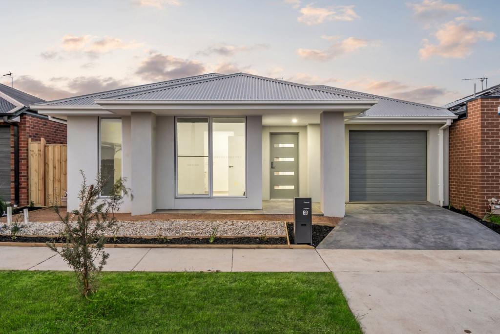 69 Gilroy Cres, Charlemont, VIC 3217