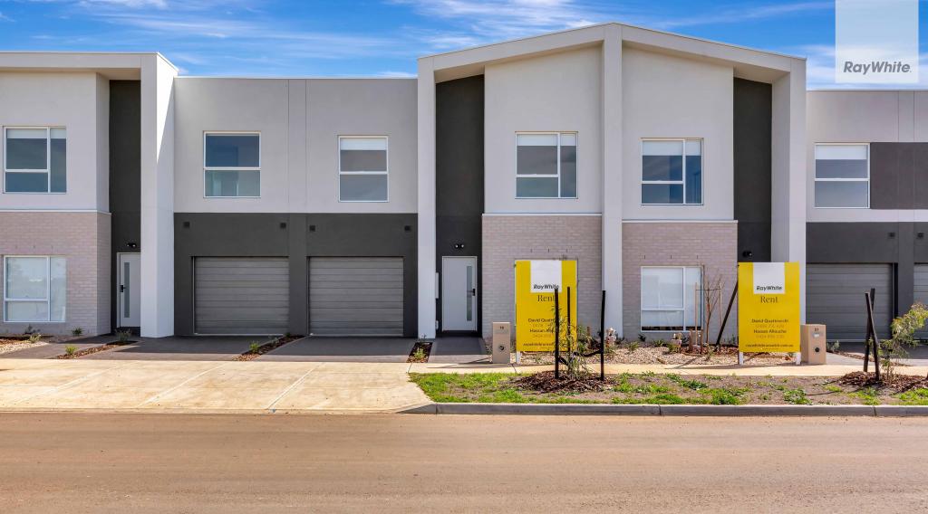 19 SUNSTONE DR, COBBLEBANK, VIC 3338