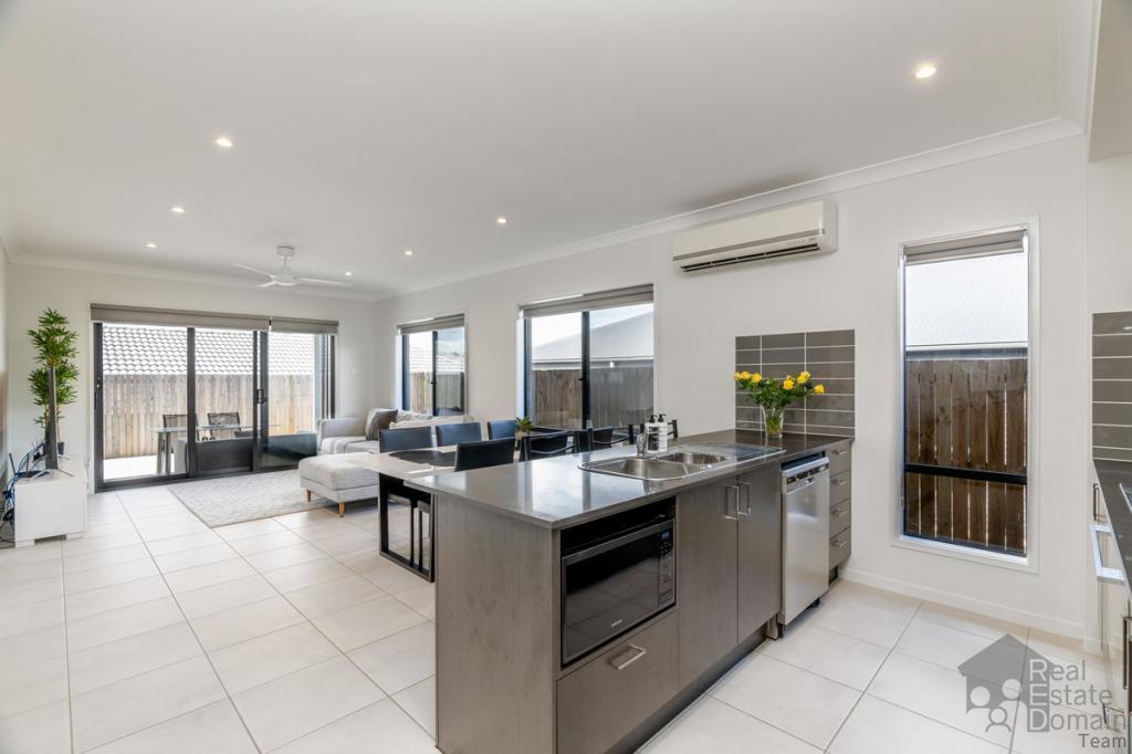 27 BREMER ST, SOUTH MACLEAN, QLD 4280